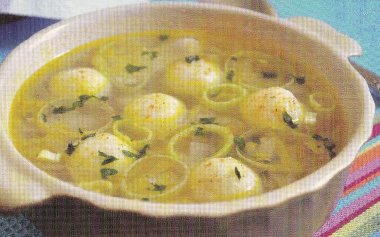 Курячий суп з манними галушками