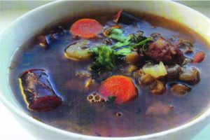 Сочевичний суп з ковбасками