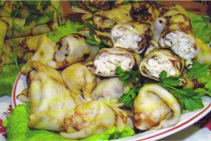 Млинці з курячою начинкою