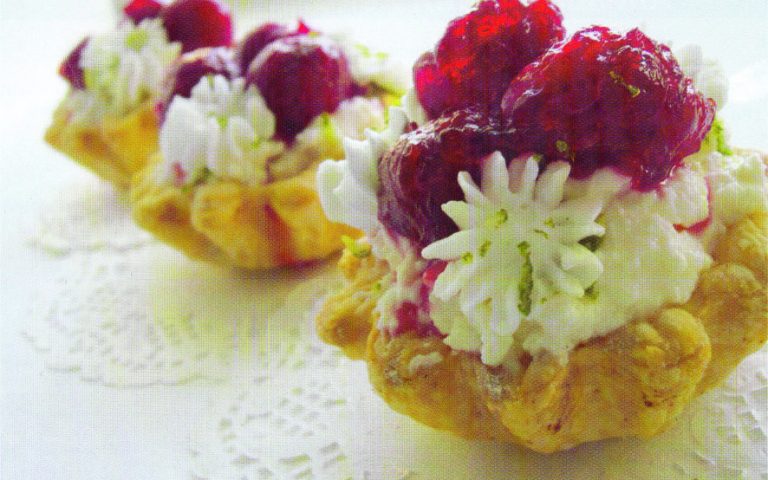 Сирні кошики з полуницею