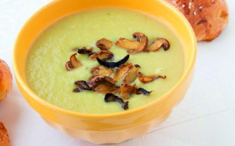 картопляний суп-пюре з грибами