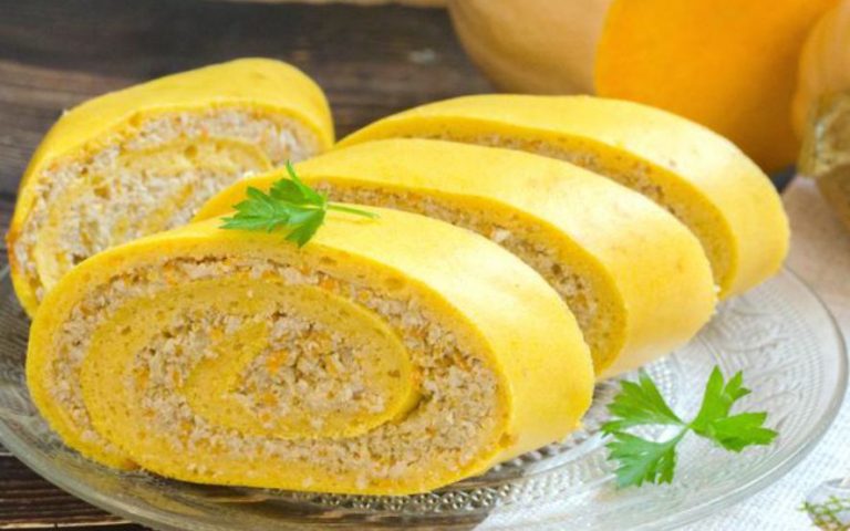 Гарбузовий рулет з фаршем