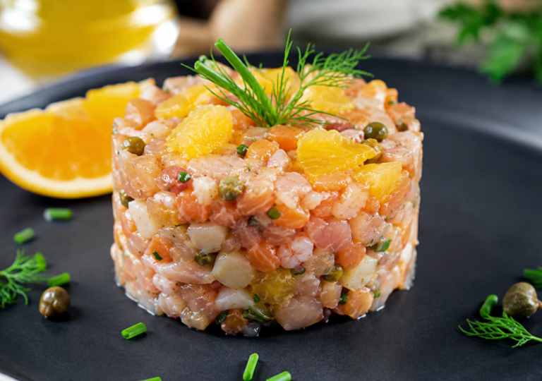 Тартар з лосося і морепродуктів